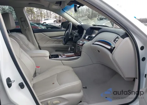 2015 Infiniti Q70L 5.6X z USA, uszkodzony, nr VIN JN1AY1PR7FM180105